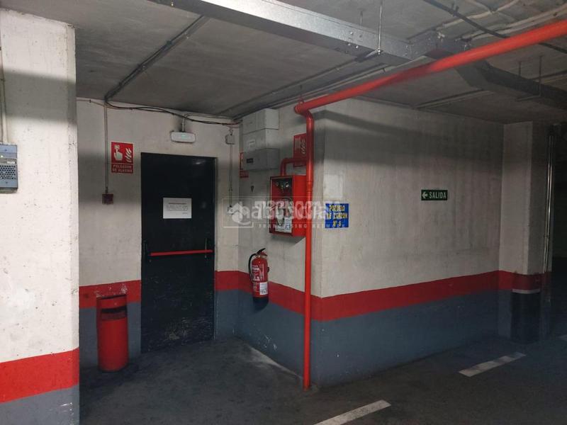 Foto 0bc0ed63-3fbf-4c21-9b90-a1f363f7d452. Alquiler parking coche boxplaza de garaje en alquiler en Madrid