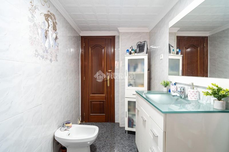 Foto fd852846-b83c-486c-977b-0d89e849f35d. Pis a Angustias - Chana - Encina Granada