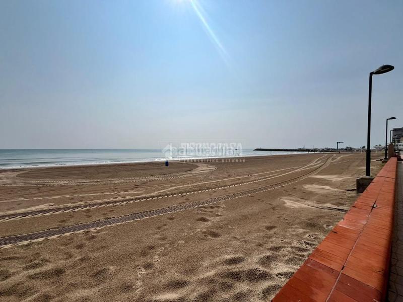 Foto b388d04c-056d-49e6-970e-108f661dcf87. Piso  en venta en El Perellonet Valencia