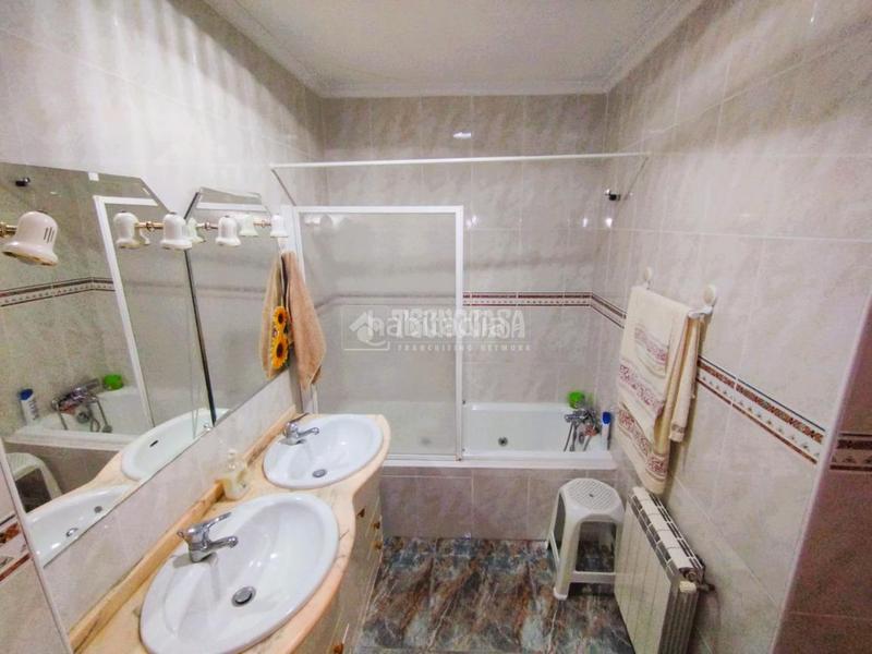 Foto daa4d761-2f30-4230-96e2-fb236d16e972. Casa con parcheggio in El Mercado Manises