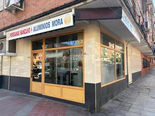 Local Comercial en Juan de la Cierva. Tienda en venta en getafe