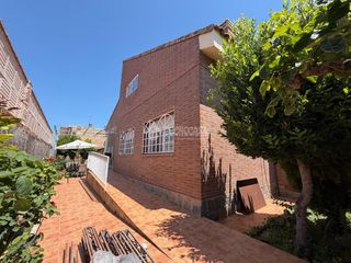 Casa aparellada a Velilla de San Antonio. Casa en venta en velilla de san antonio