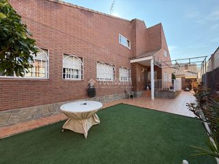 Maison jumelée à Velilla de San Antonio. Casa en venta en velilla de san antonio