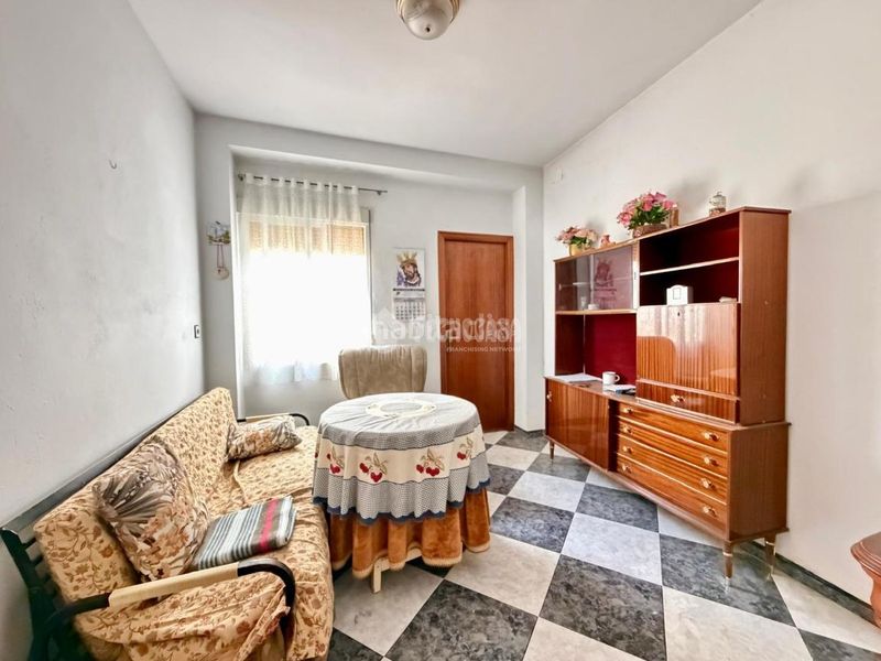 Foto c2fb5515-85a2-4886-947d-593347b2d2e2. Casa a Puente Genil