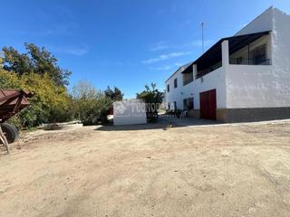 Mas à Puente Genil. Casa rural en venta en puente genil
