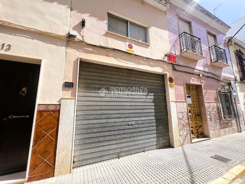 Foto c545c580-b3f7-4279-8e2a-aef574d9da71. Casa amb aparcament a Puente Genil