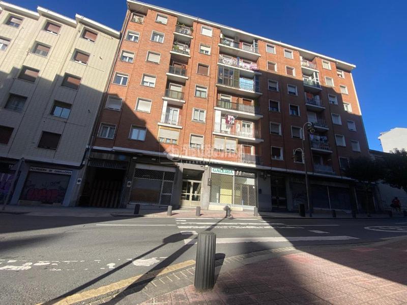 Foto 2fcdf845-334b-41e5-8305-7d2e11beef82. Parking voiture dans Rekalde Centro Bilbao