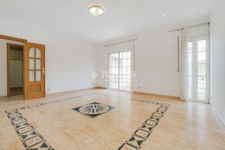 Casa aparellada a Centre. Casa en venta en sant boi de llobregat