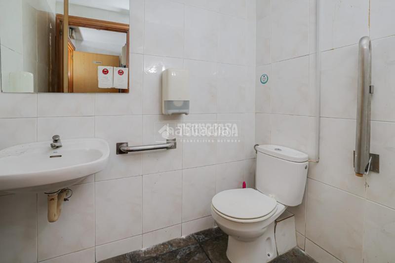 Foto 59e628f2-d549-4f78-becb-074c9d8976f0. Local comercial  en venta en Vinyets-Molí Vell Sant Boi de Llobregat