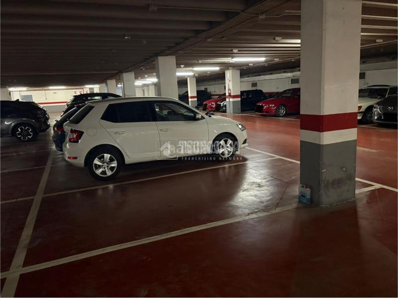 Foto c2f4c632-5a5d-4c69-ac39-4d3097636104. Car parking in Centre Sant Boi de Llobregat