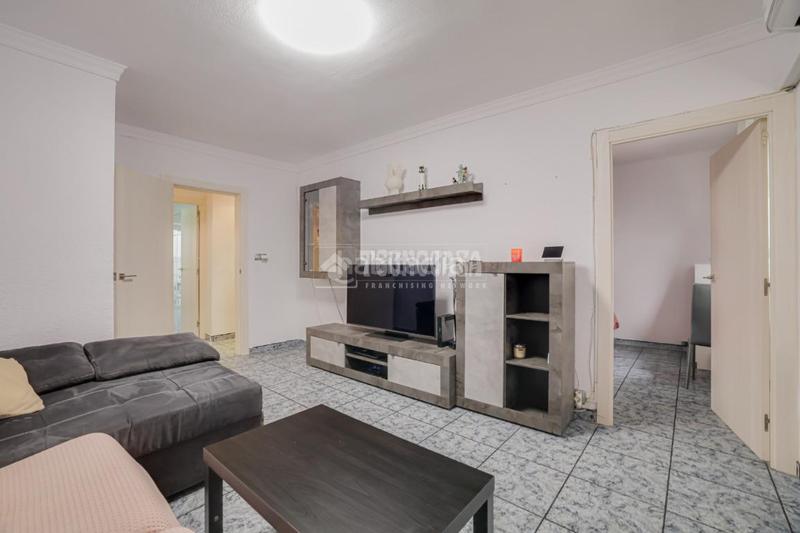Foto b49dfe6e-1d2a-488d-9a7e-9b8b10ea0ac7. Piso  en venta en Casablanca Sant Boi de Llobregat