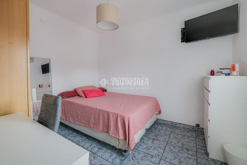 Foto c9f86e8a-e657-4c89-bf32-86aa971808c6. Piso  en venta en Casablanca Sant Boi de Llobregat