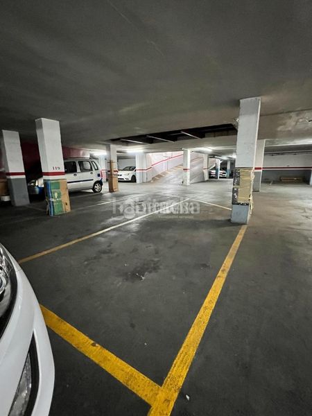 Foto 59d885bf-ff97-4b98-8633-2ff1b686fee3. Aparcament cotxe a Vinyets-Molí Vell Sant Boi de Llobregat