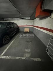 Aparcament cotxe a Porta. Boxplaza de garaje en venta en barcelona
