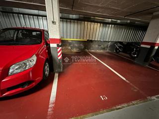 Aparcament cotxe a Roquetes. Boxplaza de garaje en venta en barcelona