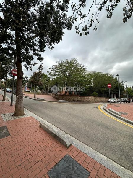 Foto f768ebb9-57f7-4736-ac23-93b4df0e68aa. Aparcament cotxe a Verdum Barcelona