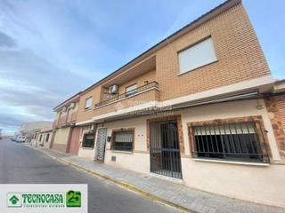 Maison jumelée à Carrión de Calatrava. Casa en venta en carrión de calatrava