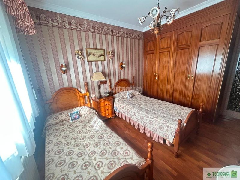 Foto 1bcde376-bce3-44e4-8dc6-ccddf59268e9. Casa aparellada amb calefacció a Nuevo Parque Ciudad Real