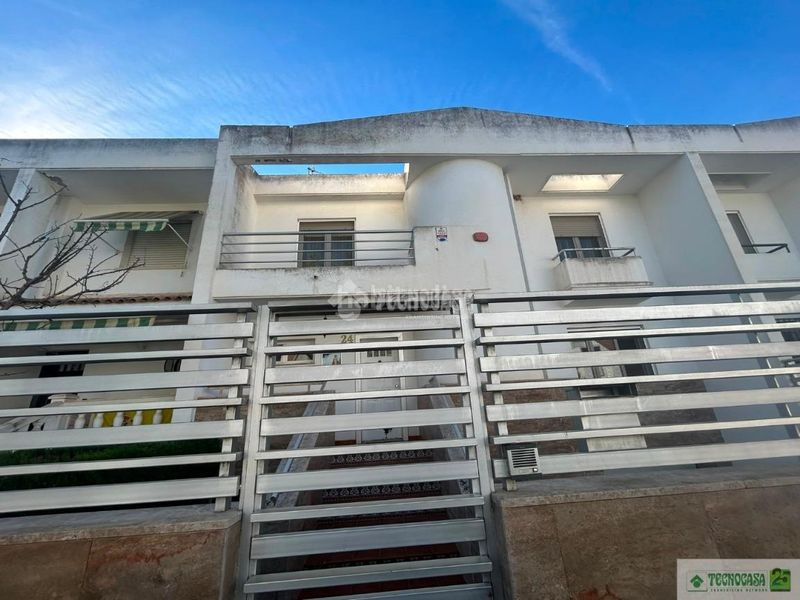 Foto 4ad26094-9f62-4650-9bbb-e25e03260844. Casa aparellada amb calefacció a Nuevo Parque Ciudad Real