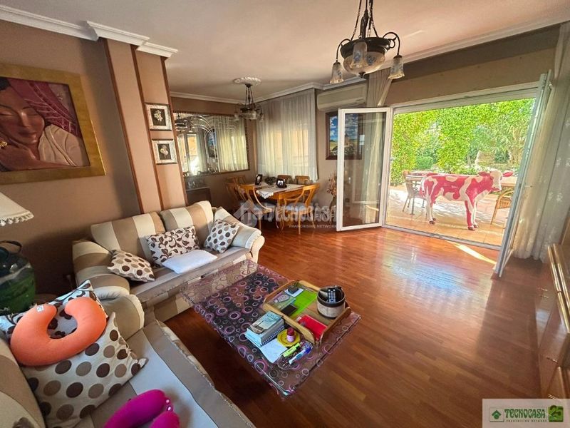 Foto 5183295e-2a5d-4b4a-aed7-223713458e87. Casa aparellada amb calefacció a Nuevo Parque Ciudad Real