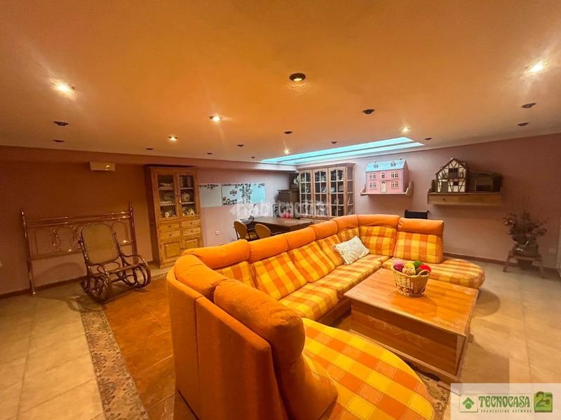 Foto c4395f54-d87e-498b-829c-23a9a8bd69bc. Casa aparellada amb calefacció a Nuevo Parque Ciudad Real
