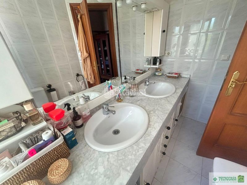 Foto ff773c02-9037-441f-b38e-d26c74d79359. Casa aparellada amb calefacció a Nuevo Parque Ciudad Real