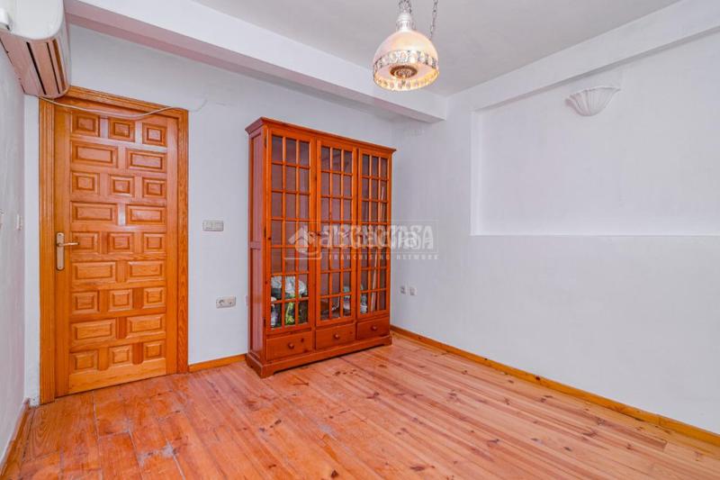 Foto 03126bfe-7986-49b8-b010-404c9592621f. Casa pareada casa en venta en San Matías - Realejo Granada
