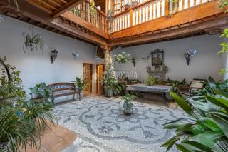 Casa aparellada en Barrio de Albaicn. Casa en venta en granada