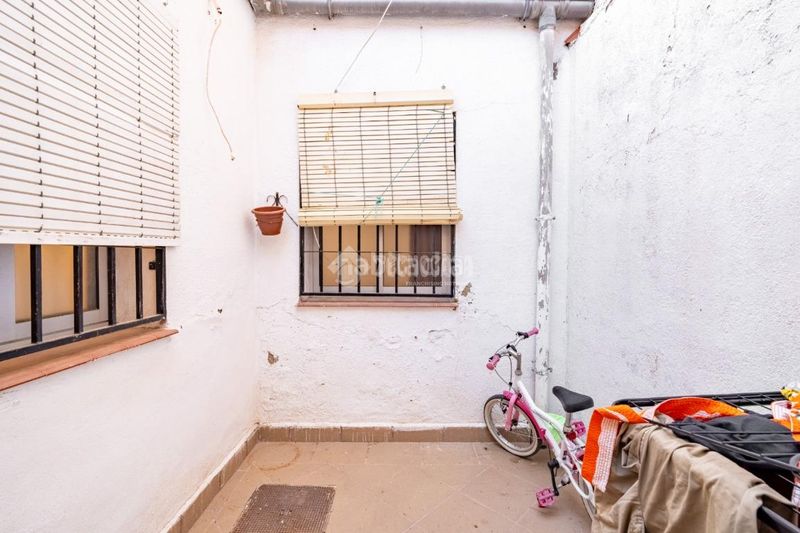 Foto 235c872d-8902-40fe-b26a-30388d154817. Casa aparellada a Haza Grande Granada