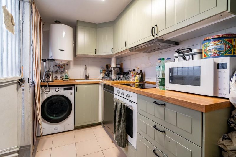 Foto f0bdec83-dcc8-46c3-b047-34812032f8b4. Casa aparellada a Haza Grande Granada