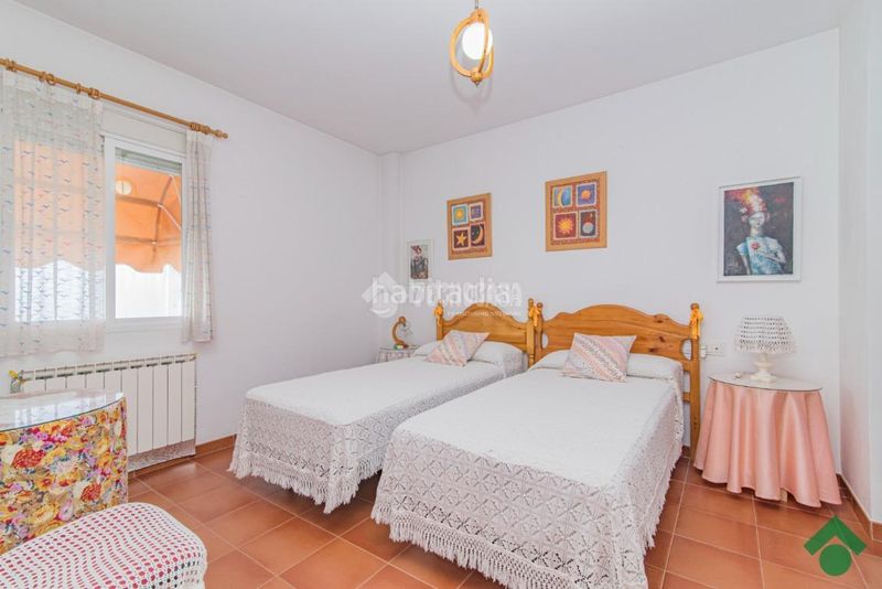 Foto 098628b8-d72e-4121-ae25-699b8906243b. Casa aparellada amb aparcament a Haza Grande Granada