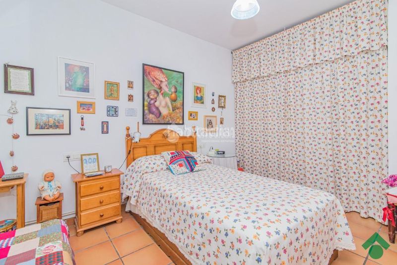 Foto 289dd9c7-415b-4041-a0c9-24c7e3a94fe3. Casa aparellada amb aparcament a Haza Grande Granada
