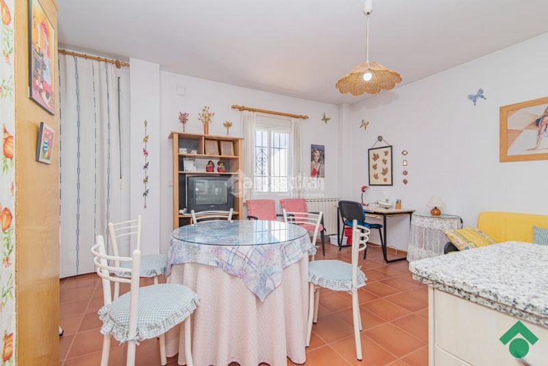 Foto 70d010f9-69a2-4819-889e-9f64011a40ba. Casa aparellada amb aparcament a Haza Grande Granada