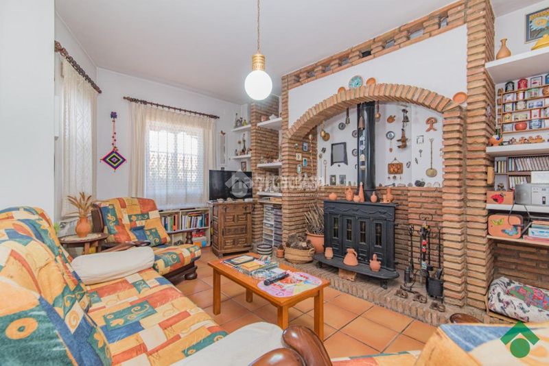 Foto c7a76533-822f-4c8b-a558-ed513f05ddc2. Casa aparellada amb aparcament a Haza Grande Granada