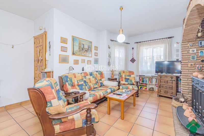 Foto ccbe1071-8280-4dd0-bb2f-58ba4d8b183d. Casa aparellada amb aparcament a Haza Grande Granada