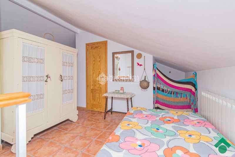 Foto e9f72d15-d11f-4bb7-a066-895ec2dd7719. Casa aparellada amb aparcament a Haza Grande Granada