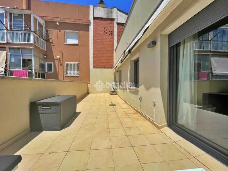 Foto b03e0a43-ba82-4c17-ab92-4b2042e5c5bb. Pis amb piscina a Guinardó Barcelona