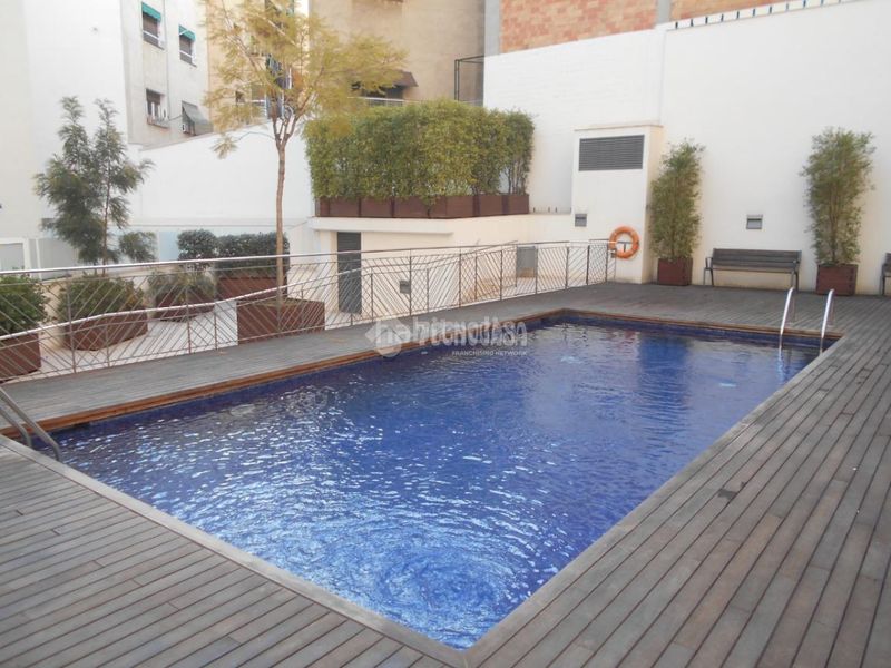 Foto cc6ac639-f353-43a1-a77d-107f167e6ac2. Pis amb piscina a Guinardó Barcelona