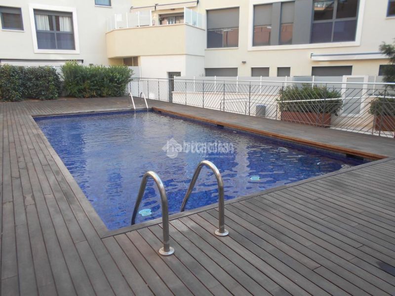 Foto ff44b8a8-74fd-4d8a-9e2c-2e93e482e02a. Pis amb piscina a Guinardó Barcelona