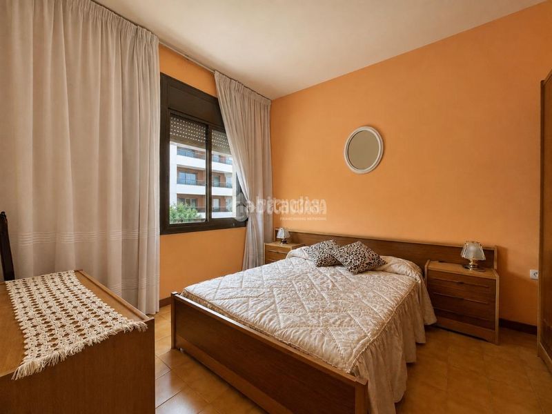 Foto cc3092fe-1b99-4114-baca-e1b922803180. Pis amb aparcament a Guinardó Barcelona