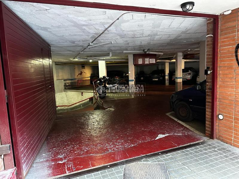 Foto da3d4c5c-b969-4963-8433-f508246927cd. Parking coche boxplaza de garaje en venta en Guinardó Barcelona