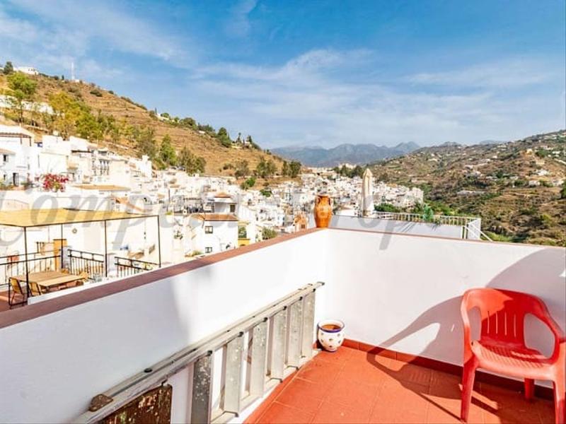 Foto 07ffa6db-d947-43dc-8e34-6d33be2848f4. Semi detached house with heating in Torrox pueblo Torrox