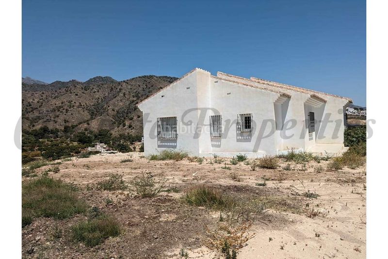 Foto 04fe4e96-e7da-46a3-8903-3672b8a3f102. Casa amb aparcament a Frigiliana