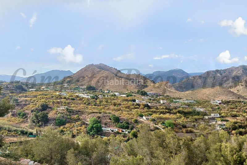 Foto 156a9a83-4ac2-486f-b3bb-12707f322fce. Casa amb aparcament a Frigiliana