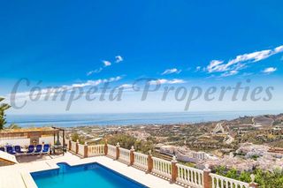 House in Torrox Pueblo. Casa de campo en torrox