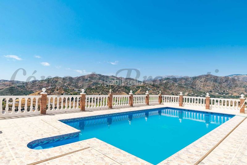 Foto ae349153-f469-4ff4-afdd-997fc576430e. Casa amb calefacció aparcament piscina a Torrox pueblo Torrox