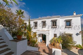 House in Torrox Pueblo. Casa de campo en torrox