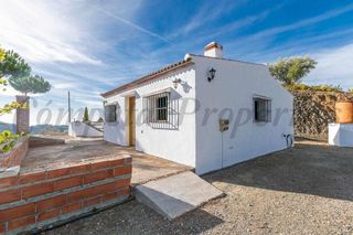House in Sayalonga. Casa de campo en árchez