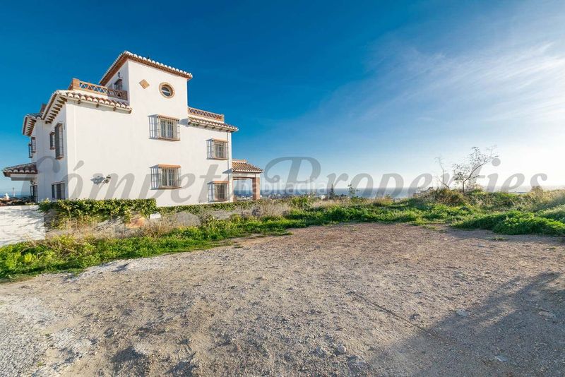 Foto f84d182f-fc90-4b1f-a0eb-327ec68aabff. Terreno residencial parcela urbana en Avda Pescia - Ctra de Frigiliana Nerja