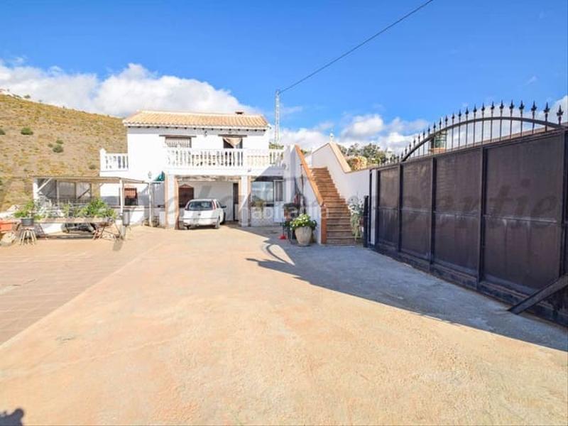 Foto 56d694e1-0db9-4267-b441-4e9d51945028. Residential plot in Torrox pueblo Torrox